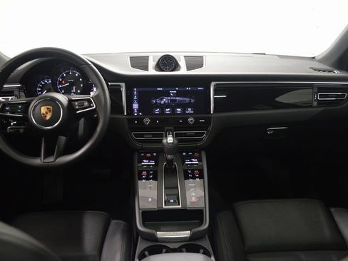Certified 2025 Porsche Macan AWD/4WD image 36
