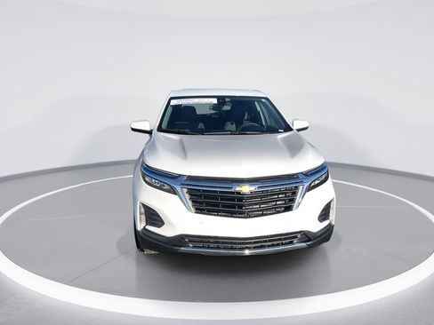 Used 2024 Chevrolet Equinox LT w/ LPO, Floor Liner Package FWD image 3