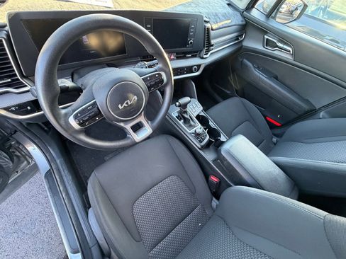 Used 2023 Kia Sportage LX image 7