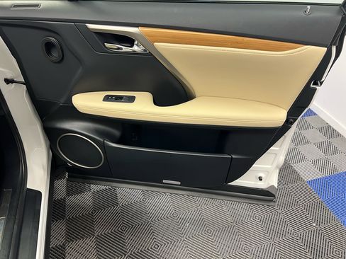 Used 2022 Lexus RX 350L FWD w/ Premium Package image 16