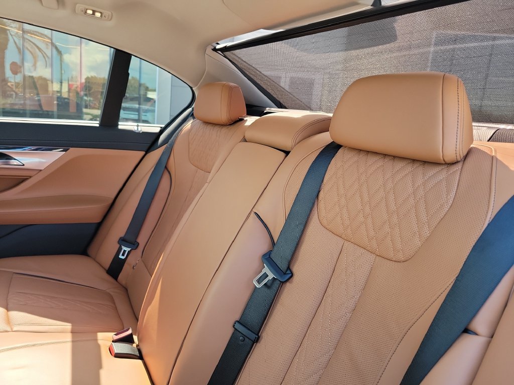 Used 2022 BMW 740i w/ Premium Package RWD image 15