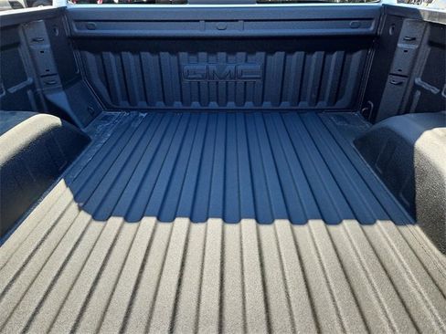 Certified 2025 GMC Sierra 1500 SLT image 23