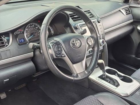 Used 2012 Toyota Camry SE FWD image 10