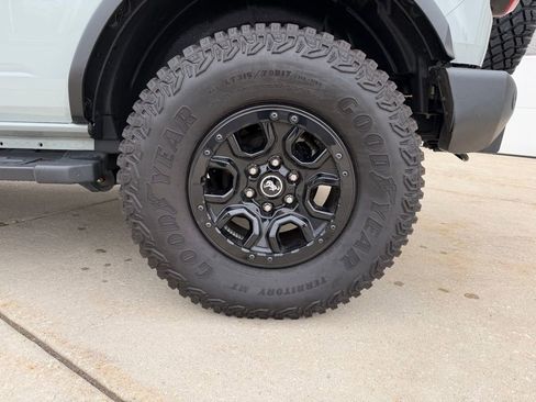 Used 2023 Ford Bronco Wildtrak image 16