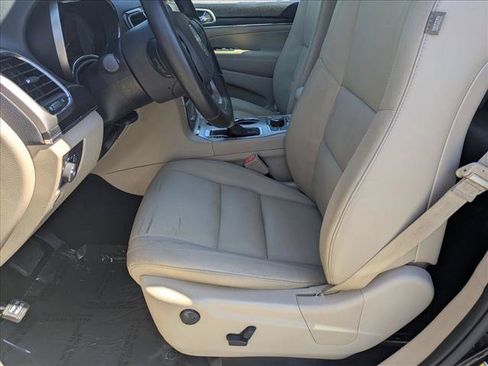 Used 2020 Jeep Grand Cherokee Limited AWD/4WD image 17