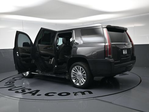 Used 2018 Cadillac Escalade Platinum AWD/4WD image 27