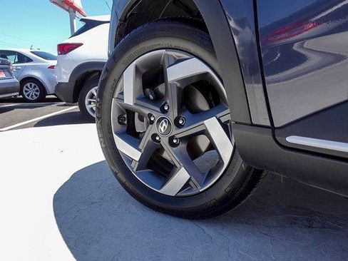 Used 2021 Hyundai Venue FWD image 8