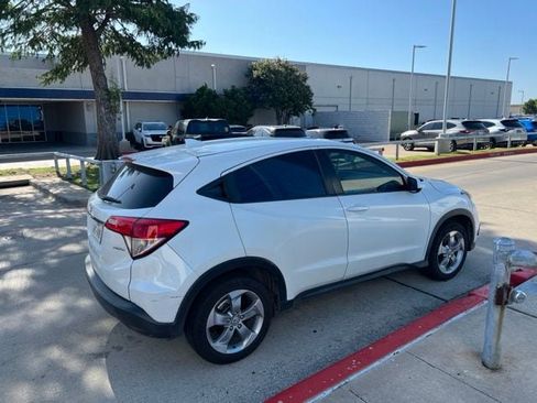 Used 2021 Honda HR-V LX image 6
