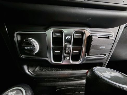 Used 2021 Jeep Wrangler Unlimited Sahara AWD/4WD image 40