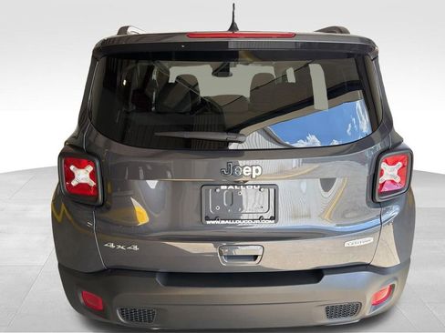 Used 2022 Jeep Renegade Latitude AWD/4WD image 4