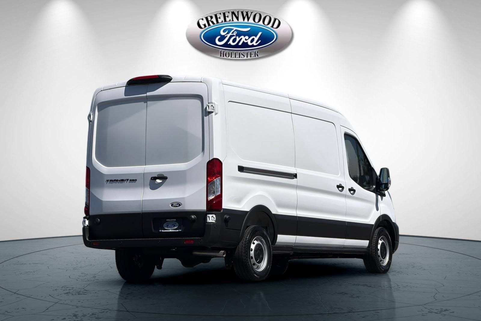 New 2026 Ford Transit 250 148 Medium Roof w/ Load Area Protection Package RWD image 4