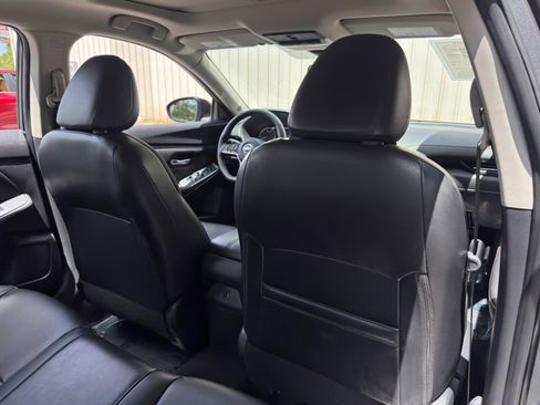 Used 2023 Nissan Sentra SR w/ SR Premium Package FWD image 32