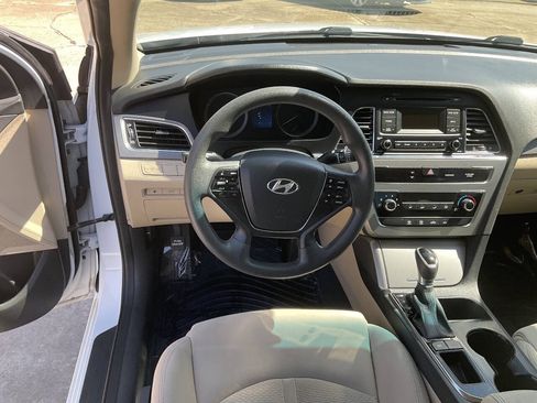 Used 2017 Hyundai Sonata SE FWD image 13