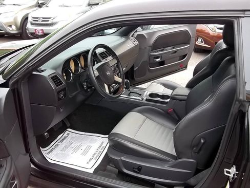 Used 2010 Dodge Challenger SE RWD image 7