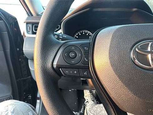 Used 2021 Toyota RAV4 LE image 16