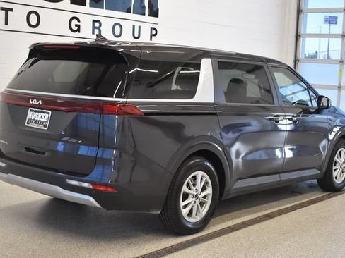 Used 2024 Kia Carnival LX FWD image 4