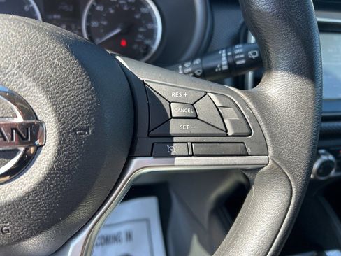 Used 2019 Nissan Kicks S image 8