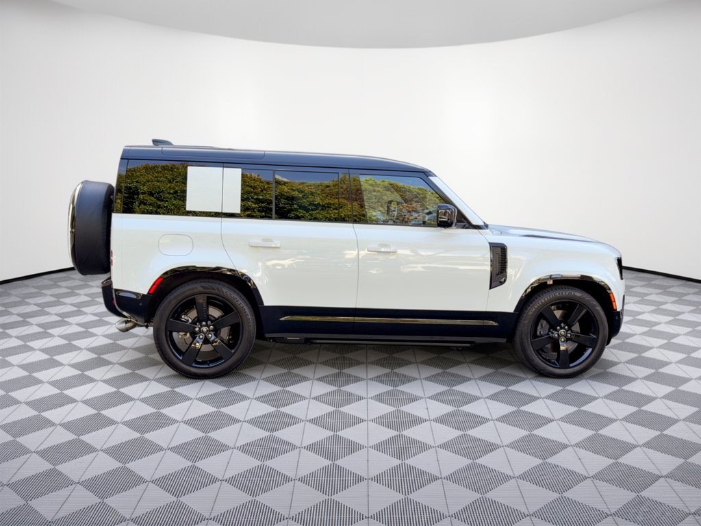 Used 2025 Land Rover Defender 110 X-Dynamic SE AWD/4WD image 8