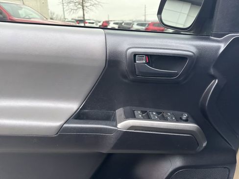 Used 2020 Toyota Tacoma SR5 image 11