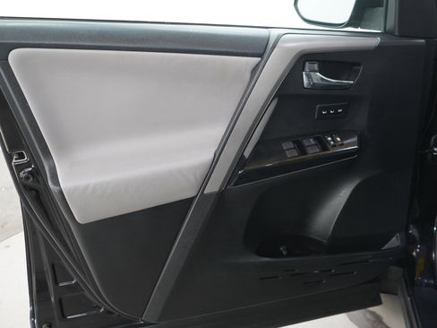 Used 2016 Toyota RAV4 Limited AWD/4WD image 21