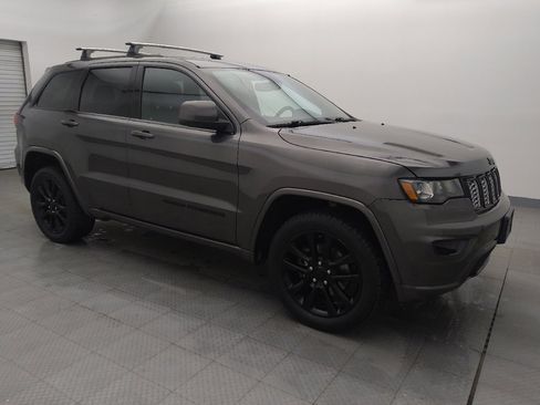 Used 2019 Jeep Grand Cherokee Altitude image 11