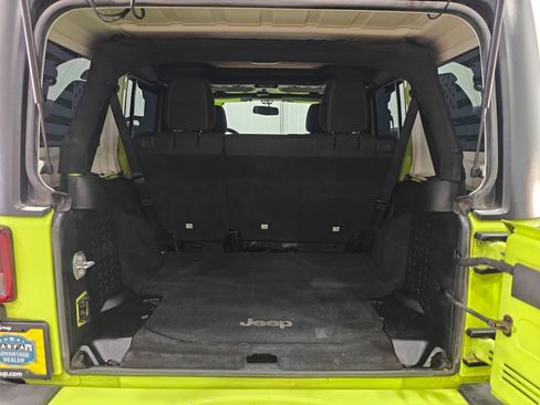 Used 2016 Jeep Wrangler Unlimited Sahara w/ Connectivity Group AWD/4WD image 23