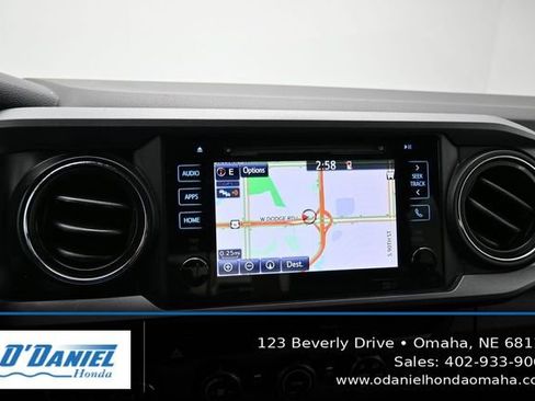 Used 2018 Toyota Tacoma TRD Off-Road w/ Technology Package AWD/4WD image 31