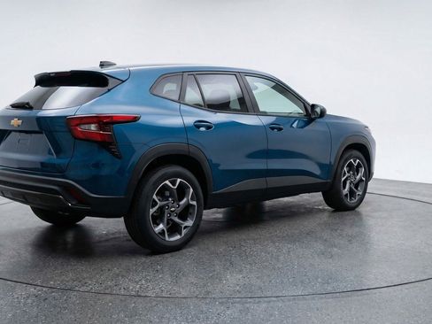 Used 2025 Chevrolet Trax LT image 9