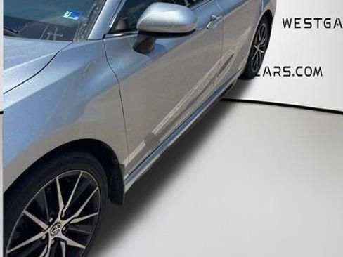 Used 2021 Toyota Camry SE FWD image 1