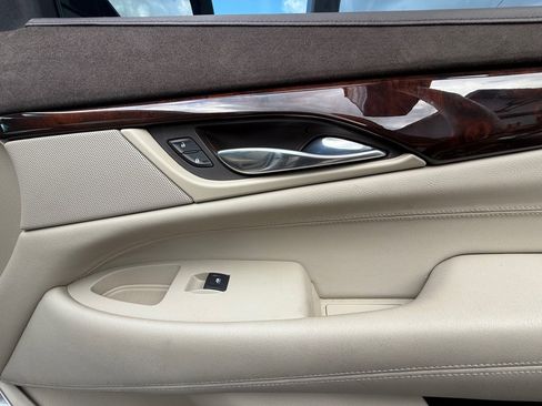 Used 2015 Cadillac Escalade Luxury image 42