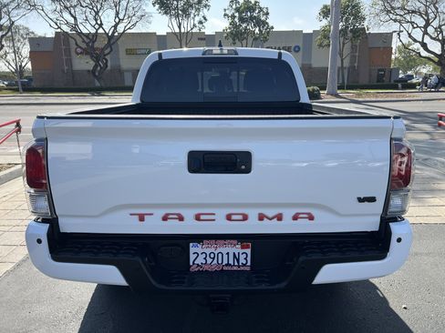 Used 2022 Toyota Tacoma TRD Off-Road w/ Technology Package image 9