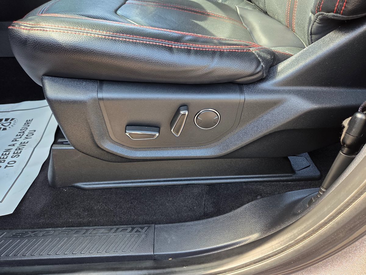 Used 2019 Ford Expedition Limited w/ Equipment Group 303A AWD/4WD image 42