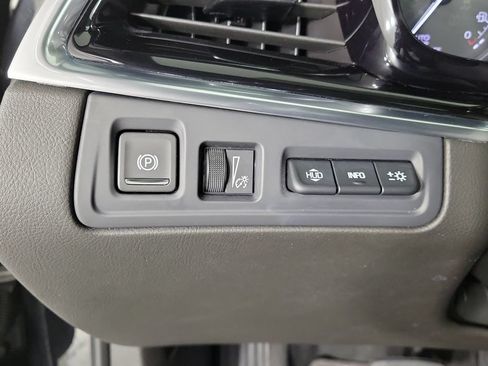 Certified 2024 Cadillac XT6 Premium Luxury w/ Technology Package AWD/4WD image 33