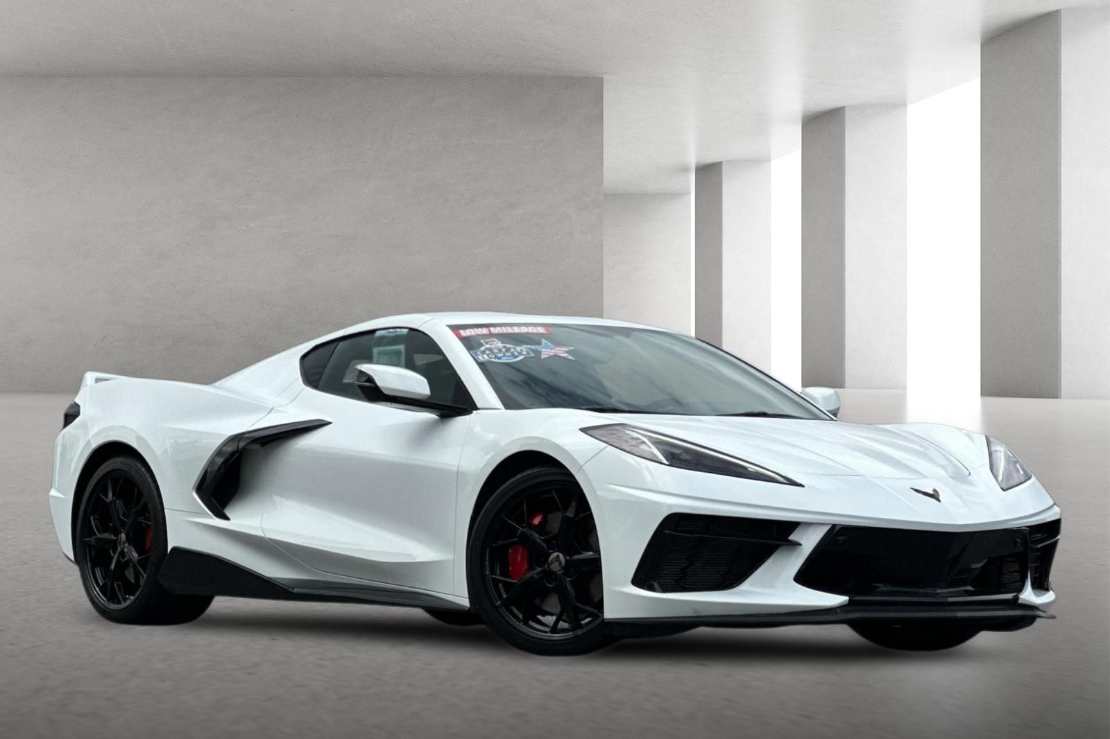 Used 2022 Chevrolet Corvette Stingray Premium Cpe w/ Z51 Performance Package RWD image 1