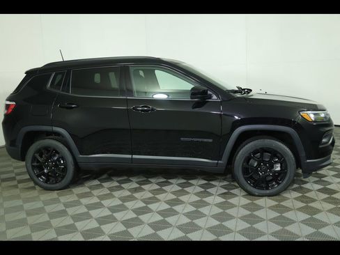 New 2026 Jeep Compass Latitude image 2