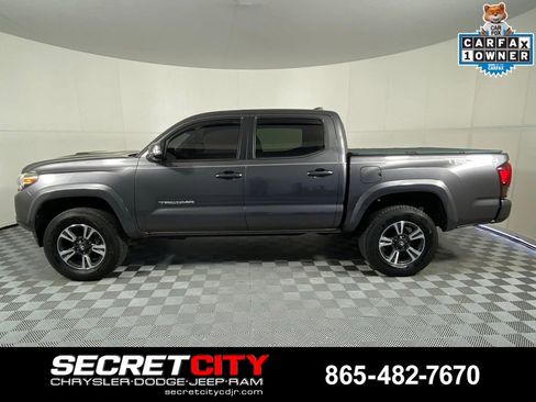Used 2018 Toyota Tacoma TRD Sport image 4