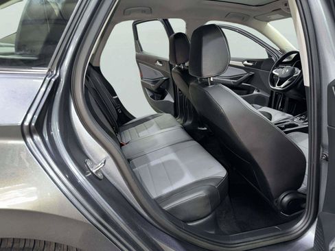 Used 2025 Volkswagen Jetta SE FWD image 22