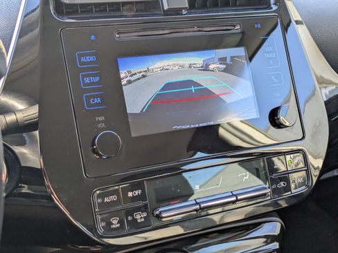 Used 2019 Toyota Prius XLE image 18