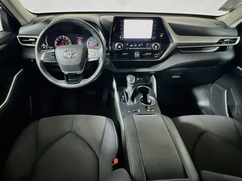 Used 2020 Toyota Highlander LE FWD image 29