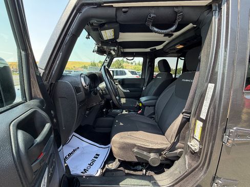 Used 2017 Jeep Wrangler Unlimited Rubicon AWD/4WD image 2