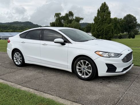 Used 2020 Ford Fusion SE FWD image 1