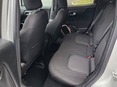 Used 2015 Jeep Renegade Latitude FWD image 15