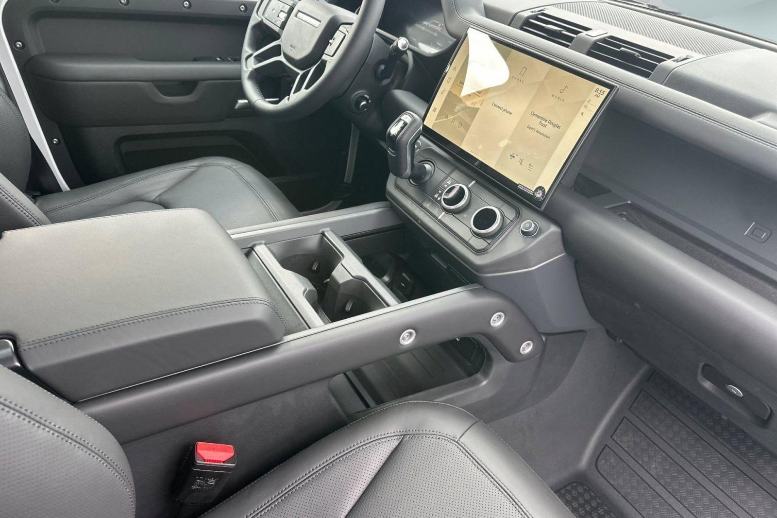 New 2026 Land Rover Defender 110 X-Dynamic SE AWD/4WD image 29