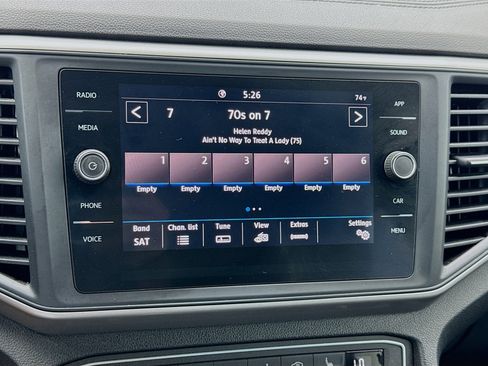 Used 2020 Volkswagen Atlas Cross Sport SE w/ Panoramic Sunroof Package FWD image 11