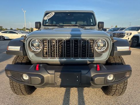 Used 2025 Jeep Wrangler Unlimited Rubicon AWD/4WD image 10