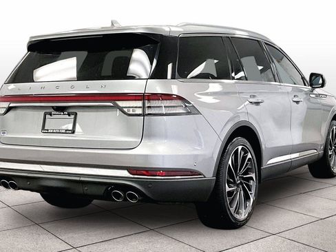 Used 2020 Lincoln Aviator Reserve w/ Equipment Group 202A image 11