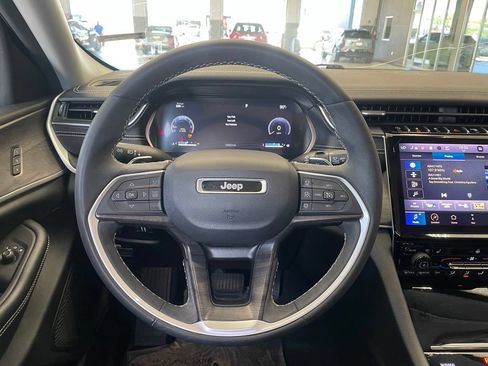 Used 2023 Jeep Grand Cherokee L Limited AWD/4WD image 13