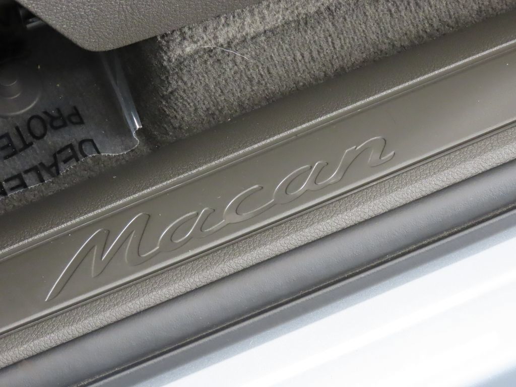Certified 2026 Porsche Macan AWD/4WD image 42