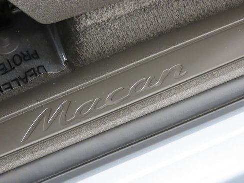 Certified 2026 Porsche Macan AWD/4WD image 42