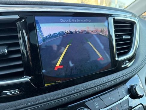 Used 2017 Chrysler Pacifica Limited w/ UConnect Theater Package image 23